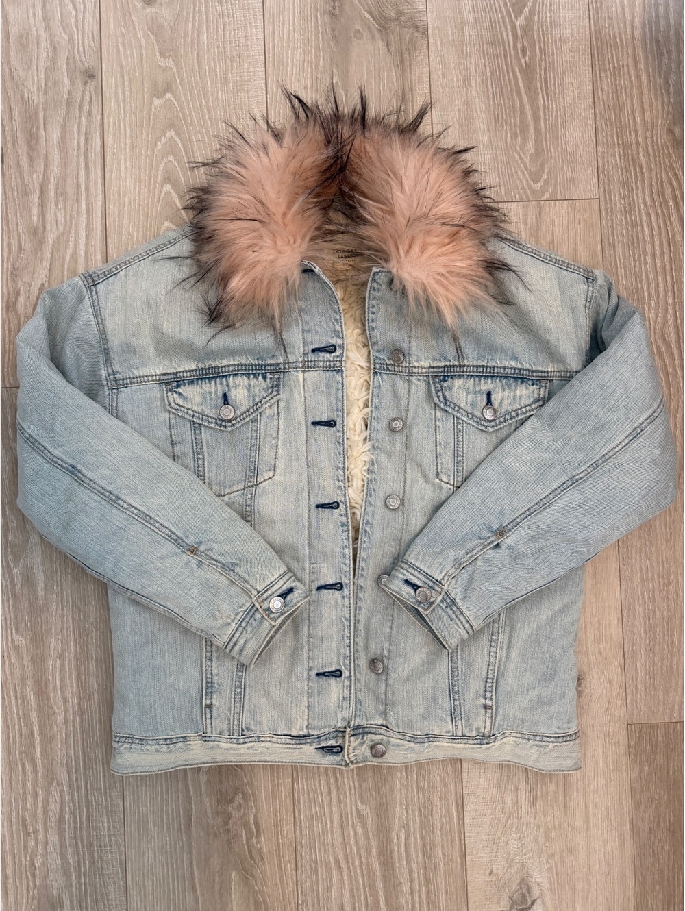 American Eagle light wash denim jacket with faux fur collar